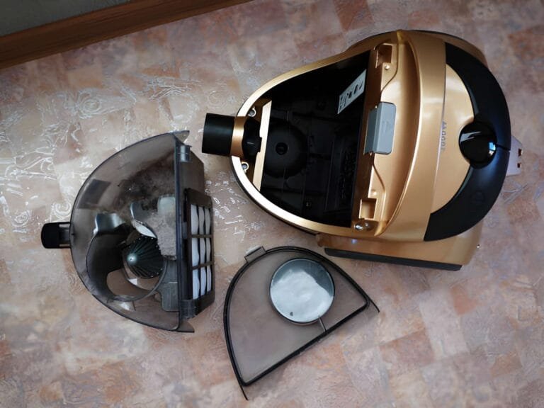 How Does a Bagless Vacuum Cleaner Work