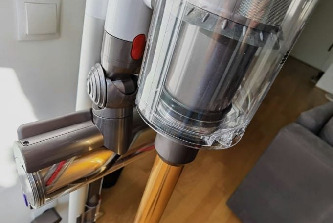 How to Use Dyson Vacuum
