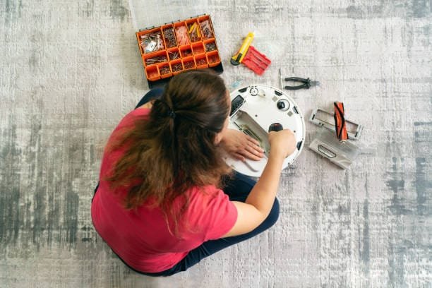 How to Empty Wyze Robot Vacuum